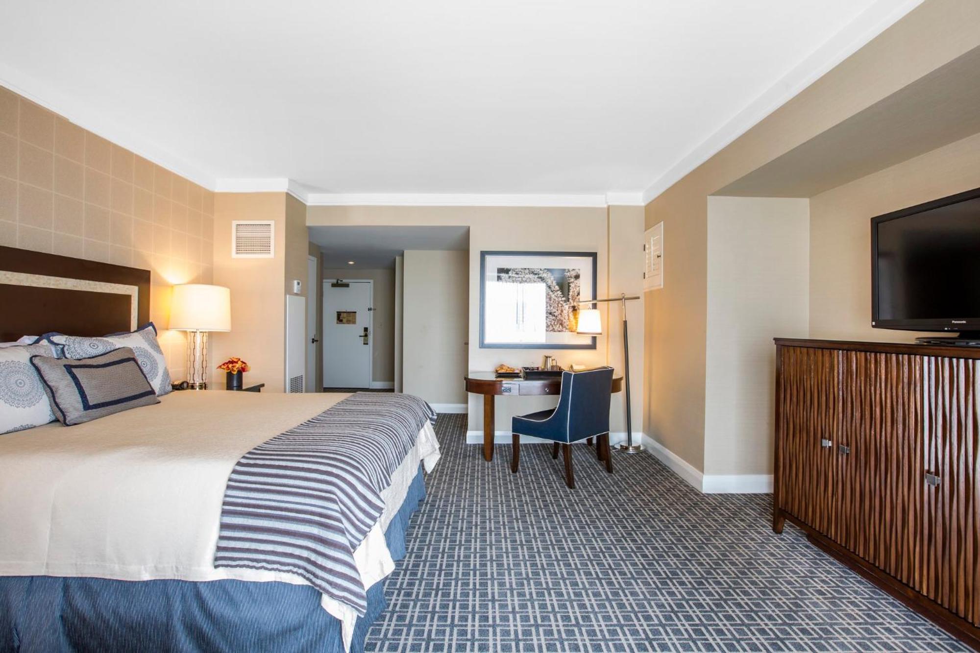 Premier View Room 1 King Bed