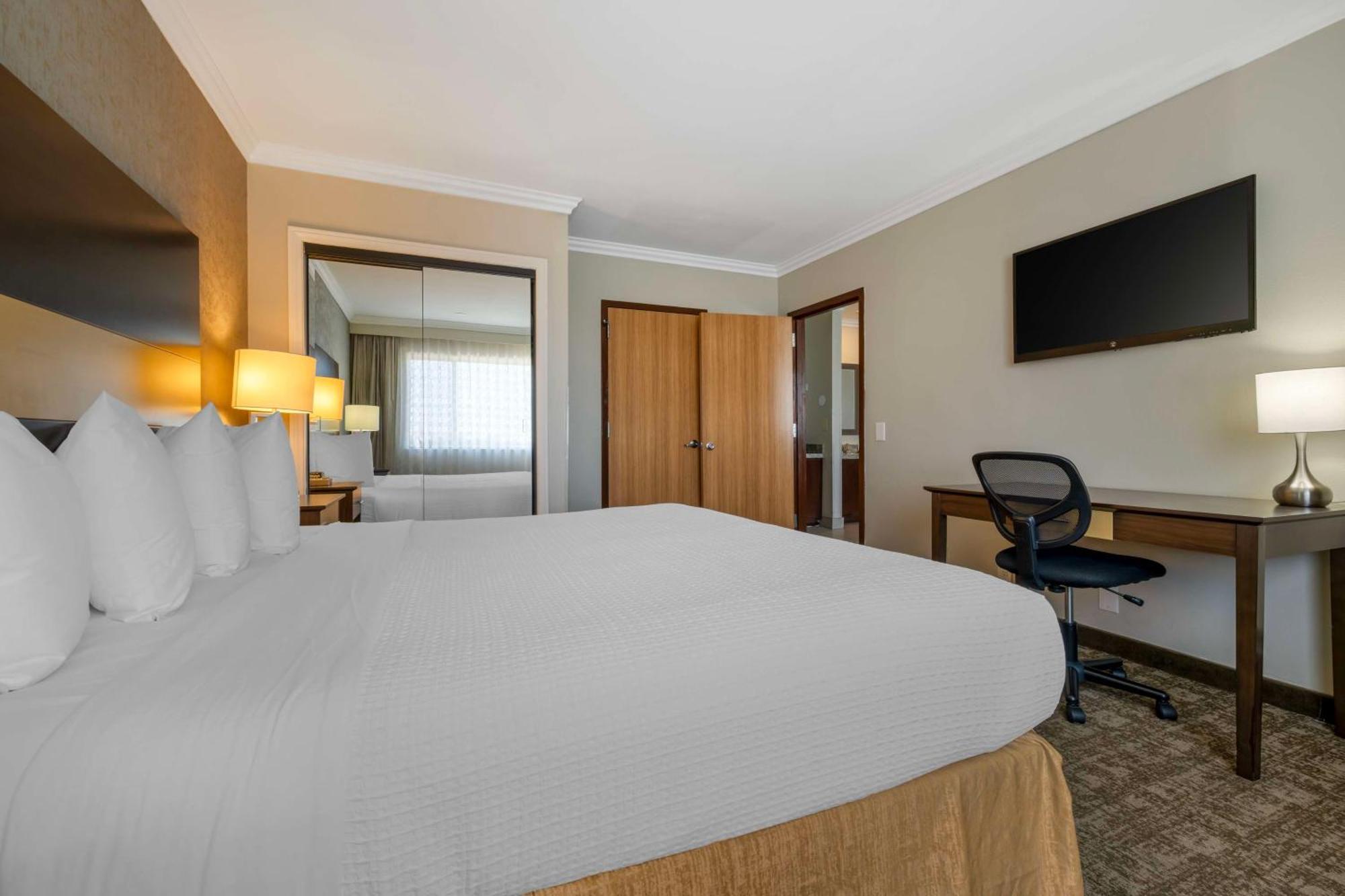 King Suite with Sofa