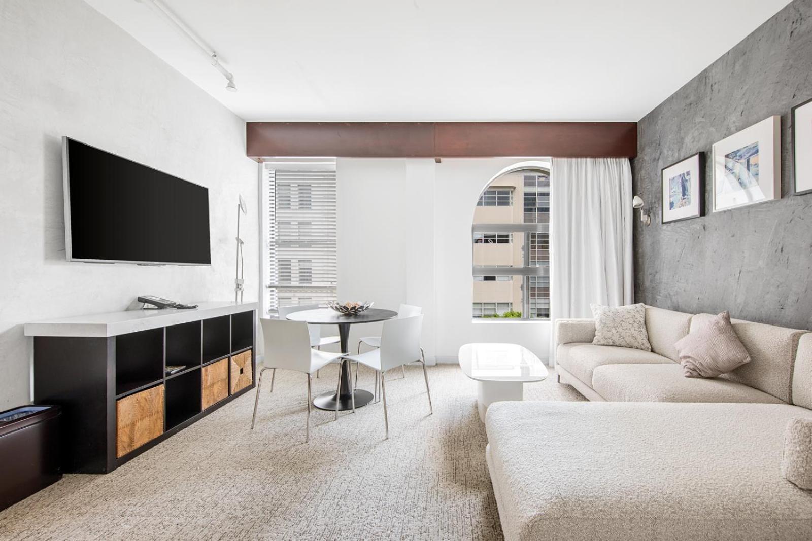 One-Bedroom King Suite Non-Smoking